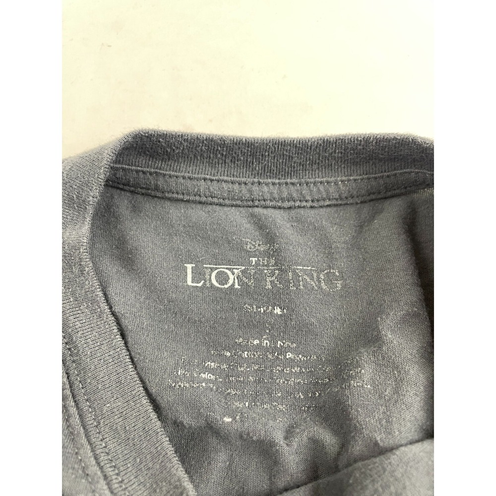Disney Shirt Men's Size Small Gray Crewneck *Lion King HAKUNAMATATA* Long Sleeve - Picture 7 of 7